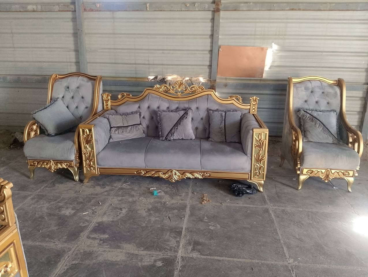 تخم زان ملكي درجه اوله أخو جديد نضافه فول السعر 800 وبي مجال بسيط المكان الشعله يوجد توصيل لاسفتار خاص ***********
