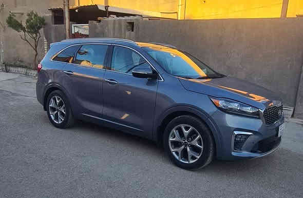 اللهم صلي على محمد وآل محمد
سورنتو ٢٠٢٠ فئة SX أعلى فئة بانوراما فول مواصفات كامرة دوارة خمس كامرات ١٨٠ درجة 
كشنات جلد ابيض ورصاصي كشنات كهرباء كافة الوضعيات 
كير ومحرك جديد سيارة جديدة ماشية جدا قليل مال بيت ماشية ٢٥ الف ميل .
لون مميز بالنهار لون وبالليل لون 
سيارة رقم بغداد بأسمي هزة جديدة 
ضررها مال امريكا جاملغ وبنيد مصلح بمكانة مابية تبديل .
سونار موجود .
سيارة ماناقصها اي شي 
السعر ٢٣٧ 
رقم الهاتف ***********
