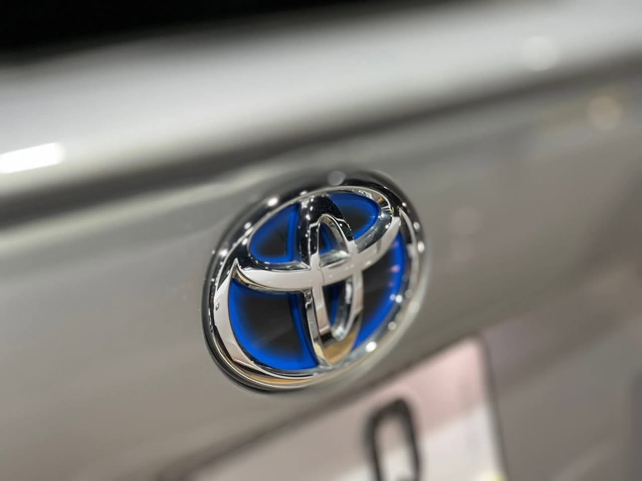 يالله
السلام عليكم راف فور وارد امريكي 
فئه XLE بريميوم  

                الون :  ( سلفر )

           حجم المكينه :  2500 هايبرد

المسافه المقطوعه :   ١٩ الاف ميل    

الضرر : تبديل جاملغ وطرف البنيد 
فقط

الايرباك : استيرن فقط 

#مواصفاتها

1. شاشه 

2.كامرا

3.هند بريك بصمه

4.كشنات جلد

5.فتحه

6.ويل كب

7.بصمه

8. كيجات دجيتل

9.قطعتين تبريد 

10.شحن وايرليس

11.كشنات كهرباء

12.صندوك كهرباء

13.كشافات

14.هيترات بالكشنات

15.لايتات لد + زنون

16.حساسات خلفي امامي 

17.رادارات 360

18.اشاير بالمري

19.اناره داخلي بالدشبول والبيبان

20. بك لايت لد

21. ⁠مرقبة نقطة عمياء 

22. ⁠كشن سائق خزن ميموري 

23. ⁠تدفئه بلكشنات 

24. ⁠تدفئه بالستيرن 

25. ⁠فور ويل

تفاصيل اكثر هذا رقمي .***********  تحياتي

مكاني النجف الاشراف
