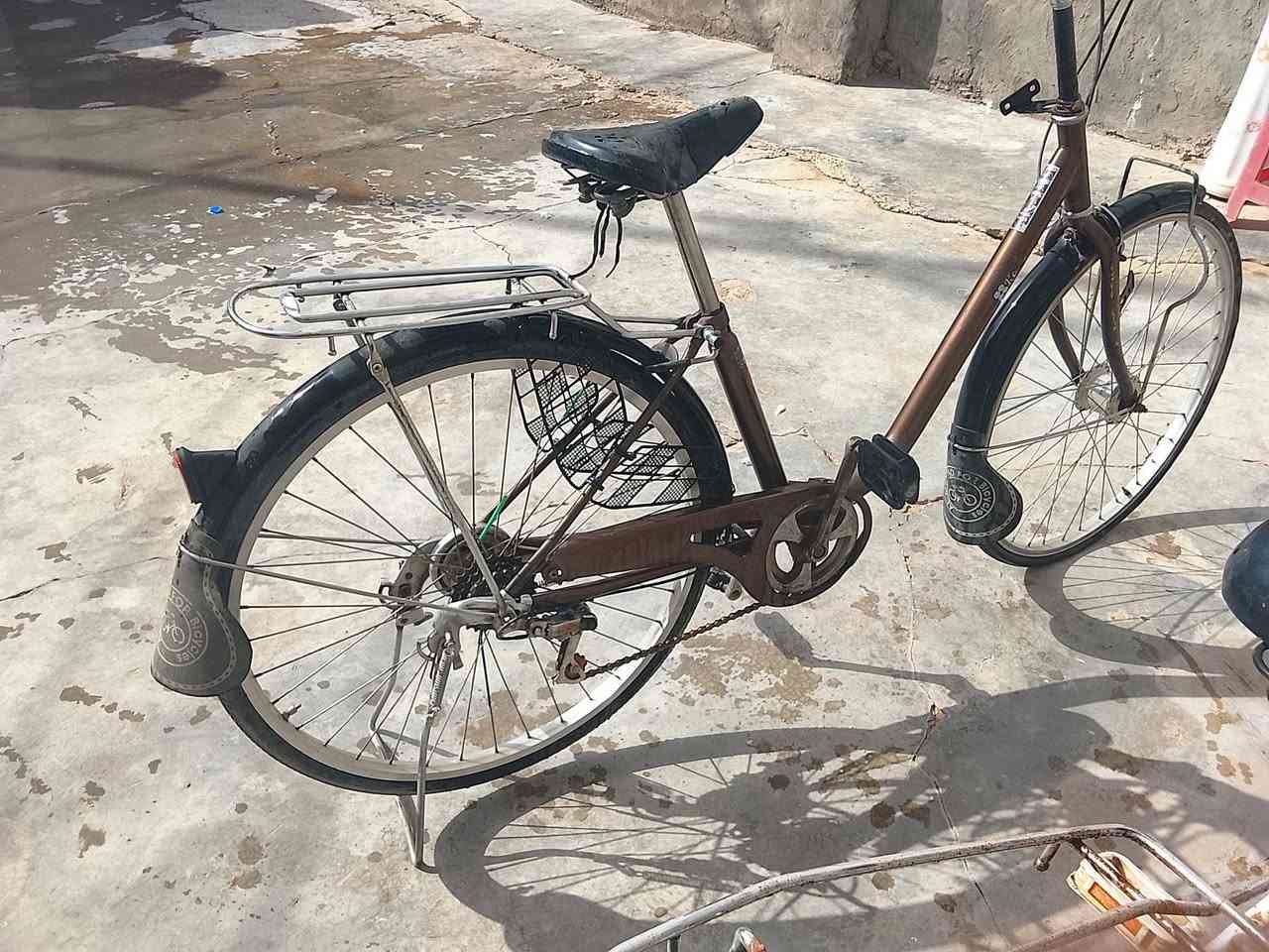بايسكلات للبيع عدد 2
لابيض 70 
والجوزي 100


**إذا كنت صاحب هذا الإعلان وتريد حذفه لأي سبب، رجاءا أرسل رسالة إلى الدعم الفني**