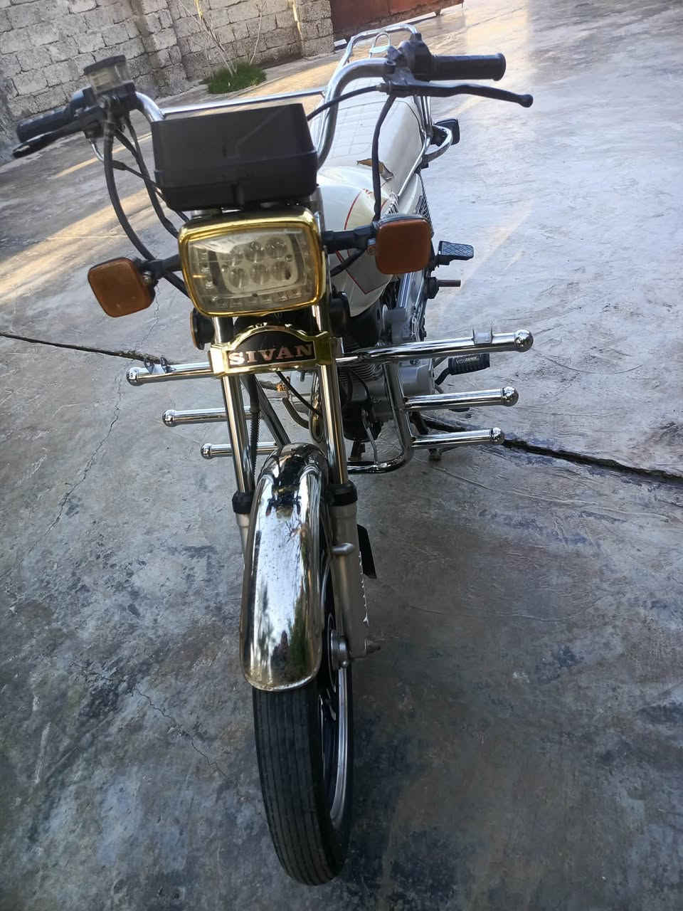 سيفان البيع موديل2021نضيفه خير من الله اي نقص مابيه بس الدشبول وهاهيه نكره سلف هندر شغل مكان تقاطع القدس *********** السعر ٤٧٥بيه مجال
