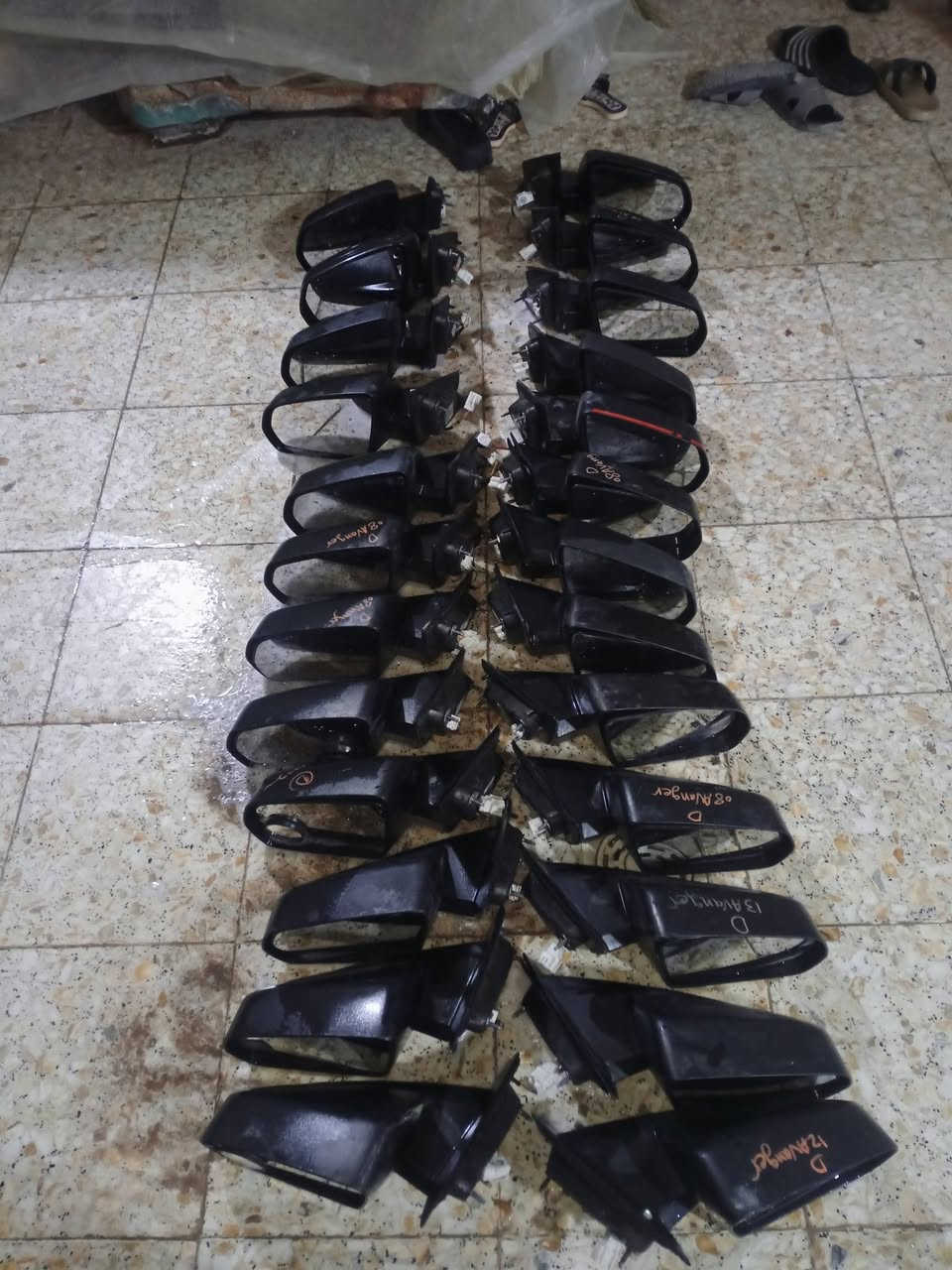 تم بفضل من الله توفر ادوات احتياطيه لكافة السيارات الامريكيه مرآة جانبيه آفنجر ...c200، أوباما،جارجر ،دارت وقواعد فيوزات ومراوح وكما مبين بالمنشور البيع جمله ومفرد العنوان النجف الاشرف الحي الصناعي ساحة الأمريكي *********** للحجز واتساب..
