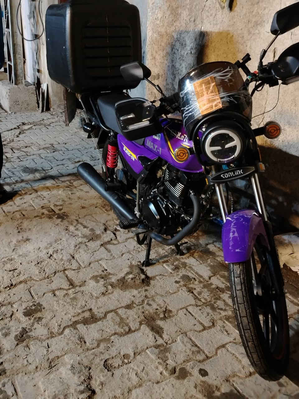 السلام عليكم دراجه سونك ماكس حديث ٢٠٠ سيسي محرك اسود مال شركه محفور عليه الاسم مال سونك دراجه بيه عيب واحد بس الدبل معووج يكلف ٣٠ بحدود ٤٠ الف وبعد اي عيب مابيه مكفوله كفاله عامه محرك كفرات بلادي مال شركه تشتريه منا تشتغل بيه عله باب الله
السعر :مليون دينار (وبيه مجال حك جيه)


**إذا كنت صاحب هذا الإعلان وتريد حذفه لأي سبب، رجاءا أرسل رسالة إلى الدعم الفني**