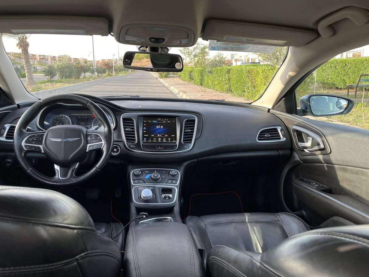 للبيع كرايسلر 200 (Chrysler 200) - بحالة ممتازة ولون مميز

للبيع سيارة كرايسلر 200، تجمع بين الأناقة الأمريكية والأداء العملي. السيارة نظيفة جداً وجاهزة للاستخدام الفوري.
المواصفات:
المحرك: 4 سلندر بسعة 2.4 لتر (Tigershark) - اقتصادي جداً في استهلاك الوقود وقوي الأداء.
اللون: أزرق ملكي (جذاب ومميز).
ناقل الحركة: أوتوماتيك 9 سرعات (تبديلات سلسة).
الحالة العامة: (4 قطع ضرر اني انطيك حزام گير ومحرك شرط انطييك بيهن سياارة استعمال منزلي واقتصادية الى درجه ).
المميزات الإضافية: (دخول ذكي، تشغيل بصمة، شاشة، تحكم سكان، مثبت سرعة ، كشنات جلد كهربائية ).

السعر المطلوب: (10,000$)
للتواصل والاستفسار: (***********)
العنوان كركوك .
