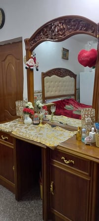 عندي غرفة نوم اخشاب للبيع غرفة مسويها تفصال صاج وقوية وضخمة شاهد الله ...
