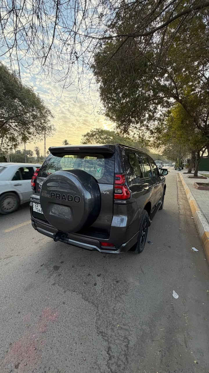 برادو 2022 VX 
نايت شيد
لون نفطي 
رقم اربيل انگليزي باسمي
ماشية ٥٩،٠٠٠ كيلو
8 ايرباگ
بصمة 
فتحة 
كشنات كهرباء
ثلاجة
تبريد كشنات
تبريد ٣ قطع
تبريد ٣ مناخات منفصلة
٧ راكب
عدادات ليزرية
شاشة چبيرة بيها Apple carplay - android auto وايرليس
كامرة خلفية
‎شاحن وايرليس
لايتات زنون ادابتف
حساسات خلفية
سبير تعليگ
٥ ويل كب
دبل تانكي ١٥٠ لتر

‎السيارة مكفولة من الصبغ والبارد 

السعر ٤٦٥٠٠ وبيها مجال كلش بسيط 
مكاني بغداد البنوك
*********** بغداد, العراق
