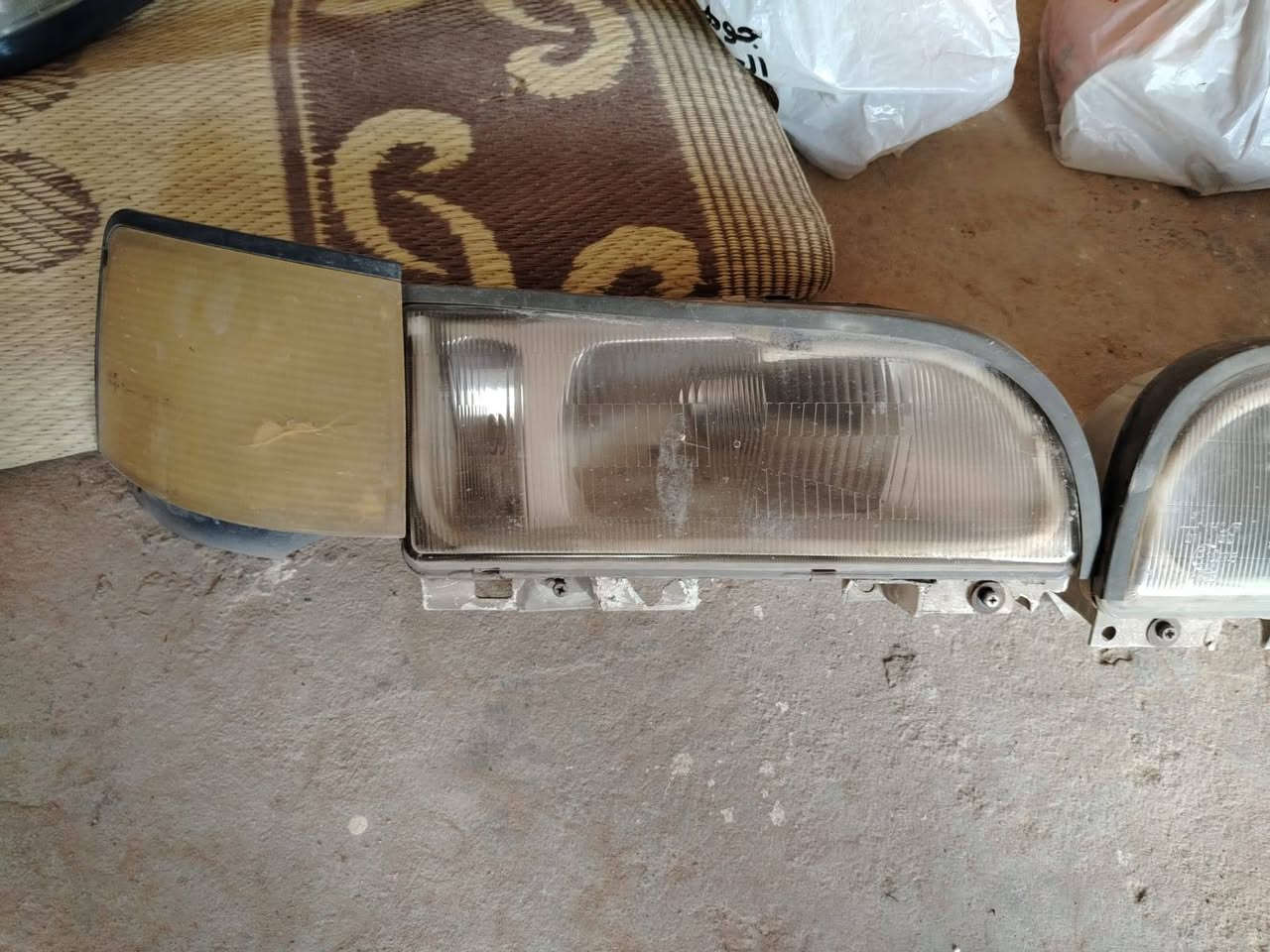 السلام عليكم عندنا حواجب مال اسيا وبقلايه مال اسيا وعند لايتات مال اسيا وبلادكتوراتل وعدنا لغد مال باب العبري ***********
