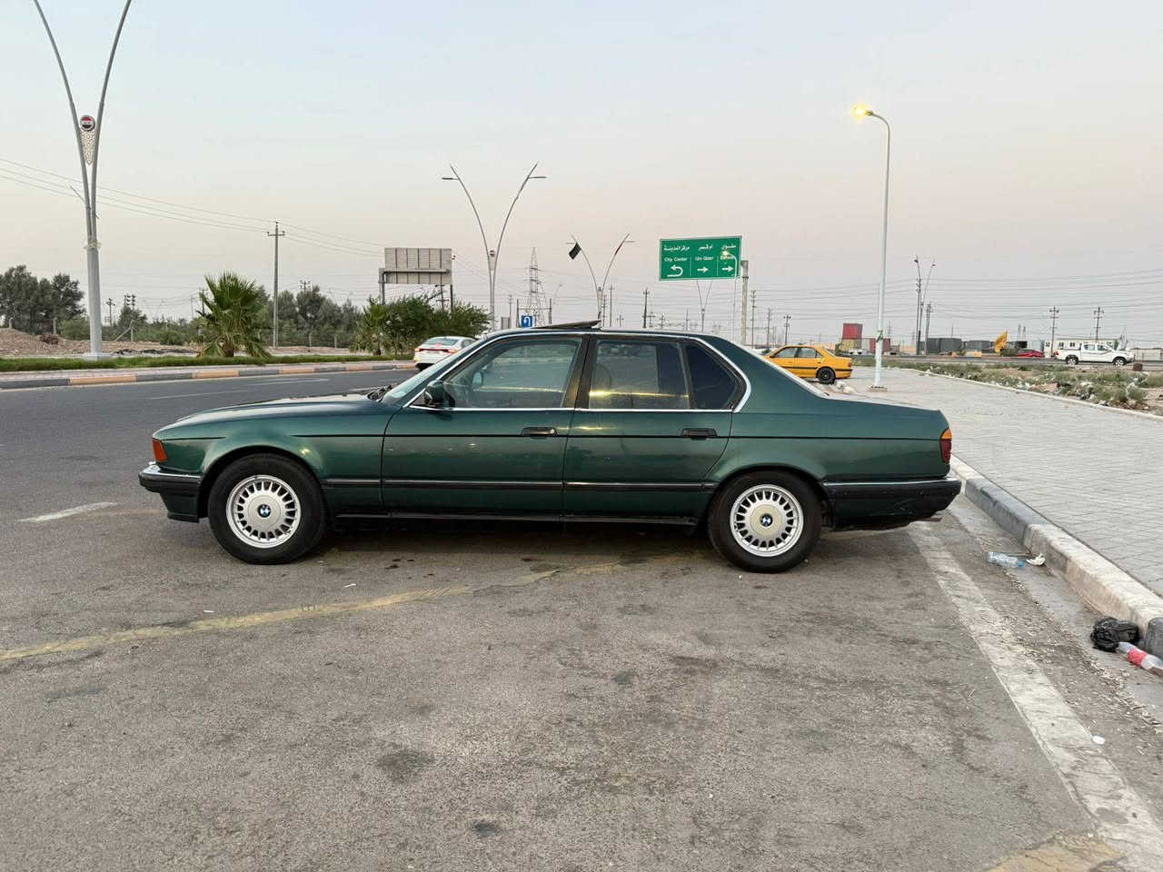 السلام عليكم سياره بي ام مديل 91  سياره فول موصفات مكينه كير حداده تبريد بس كنبريسر تخم تاير سياره جاهزه واحله من الصور رقم بغداد مكان السياره البصره السعر 47 وبيه بيع اومراوس حسب القناعه الرقم الهاتف ***********() ***********.:
