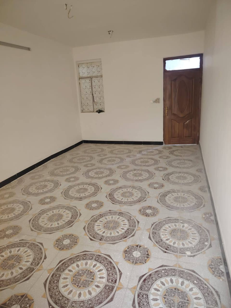 السلام عليكم ورحمه الله وبركاته 

للبيع في ابو دشير بيت نضيف جدا قرب مدرسه حفصه 

غرفتين نوم وصاله ومطبخ وحمام المساحه 80متر

للستفسار اكثر مكتب قصر بغداد شارع جامع الرحمن 

***********
***********
@إشارة 
#للجميع
#المتابعين
