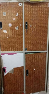 لوكر • ٤ أبواب