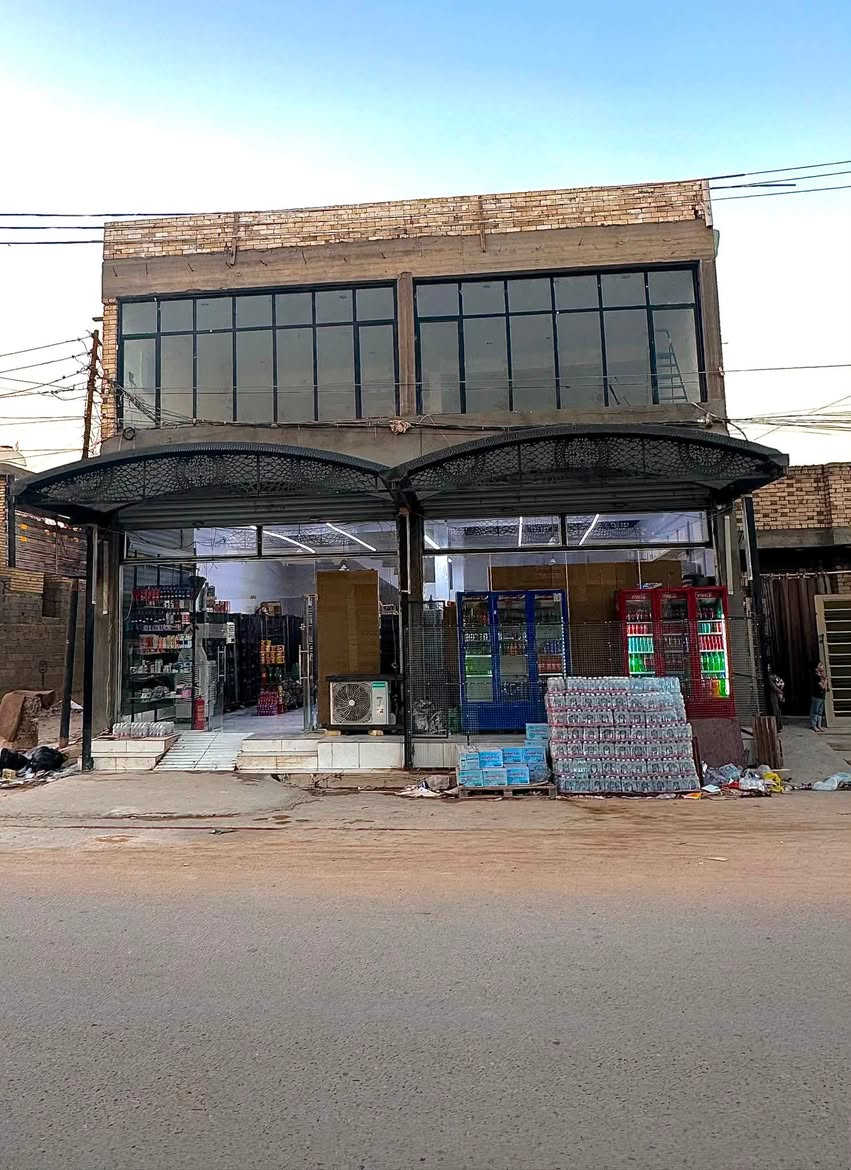 السلام عليكم بنايه طابقين على شارع عشرين المساحه120 متر ركن زراعي خدمات كامله خطين كهرباء مجاري مي الطابق الاول مأجر ماركت ب650  الف والطابق الثاني جاهز للتاجير  الموقع الرئاسه شارع ابو علي الدراجي 
***********
