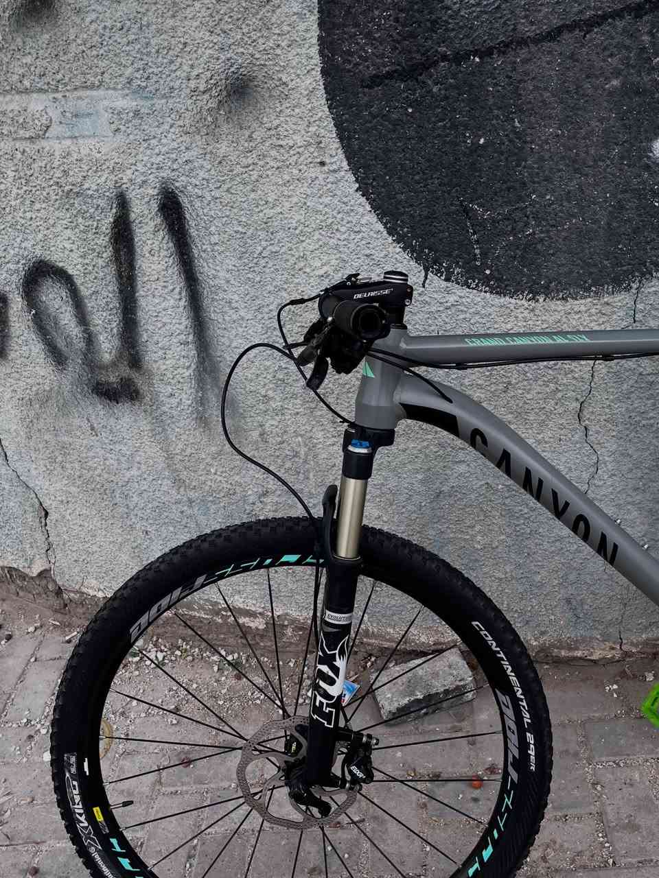 Canyon grand AL SLX
المنيوم بالكامل
بريكات:sram avid
كروب سيت:shimano deore xt
ويالة:mavic cross ride
تايرات: continental x king
دبل :fox 32 
للحجز والاستفسار دايركت


**إذا كنت صاحب هذا الإعلان وتريد حذفه لأي سبب، رجاءا أرسل رسالة إلى الدعم الفني**