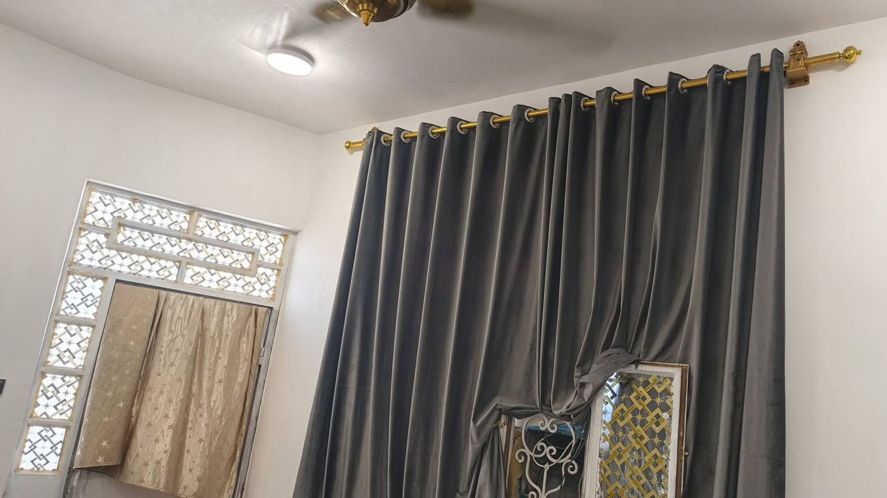 السلام عليكم.. 
دار للبيع مساحه 100متر 
طابو زراعي مشمول بالتطويب يوجد وصل بلديه 
المكان السهيله الثانية شارع أبا الفضل العباس ع
بناء جديد وحديث السعر 32 وبي مجال 
باقي التفاصيل ***********
