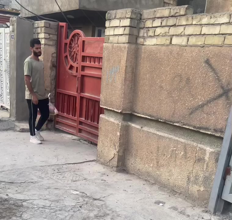 ﴿وَيُطْعِمُونَ الطَّعَامَ عَلَىٰ حُبِّهِ مِسْكِينًا وَيَتِيمًا وَأَسِيرًا﴾
اخوتنه الاعزاء والمحترمين عوائلنا الايتام والمتعففين محتاجين وكفتنه وياهم تبرع بلي تكدر عليه واجعلها في ميزان حسناتك 
وع ارواح امواتكم 
رقم الموبايل ***********
رقم الماستر 7463817028
