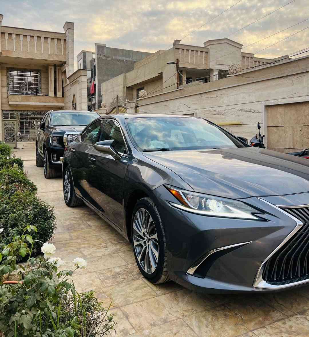 السلام عليكم 😎🔥 بيع مراوس شنو عندك نزل 
لكزس  ES 250  
الموديل  2021 وارد امريكي بانزين فقط 
صور الحادث مرفقه 🔻ب اسفل المنشور 
رقم اربيل سنويه ب اسمي تحويل مباشر 
عداد المسافه 55 الف KM 
المواصفات 🔰
بصمه ابواب وتشغيل 
فتحه سقف 
محرك 4V 2.5 
شاشه 
كامره 
داخل جلد 
كشنات كهرباء 
سقف كنتارا 
مري قلاب عند الرجوع
اوتو ستوب
سستم صوت 
رادارت محيطه + نقط عمياء 
وبعد بيها مواصفات 
📦لمعرفة السعر اضغط على رقم 1 في التعليقات 👇🏻✉️

 📍 مكان السياره / بغداد الكاظميه 

📞 ***********

📞 ***********
