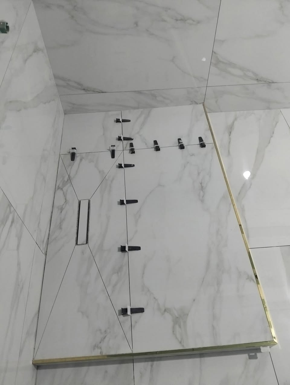 السلام عليكم خلف مصريه درجه اولى سيراميك واتس***********
