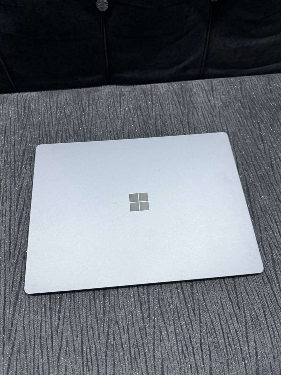 Surface laptop 3 15 
بيع فقط 
Surface Laptop 3 
لمس 2k 
Core i7 1065  الجيل العاشر 
 رام 16GB DDR 4.
• **الهارد**: 256GB  قابل للزياده  SSD (سريع جداً).

• **كرت الشاشة**:  8GB Intel Iris Plus.
• **البطارية**: تدوم لفترة طويلة 6-8 ساعات .
• **المميزات**: تصميم أنيق، خفيف الوزن، وكيبورد مريح
مصنوع من  معدن ألومنيوم و جلد الكانترا الإيطالي .
بيع فقط 
السعر ٦٥٠  الف


**إذا كنت صاحب هذا الإعلان وتريد حذفه لأي سبب، رجاءا أرسل رسالة إلى الدعم الفني**