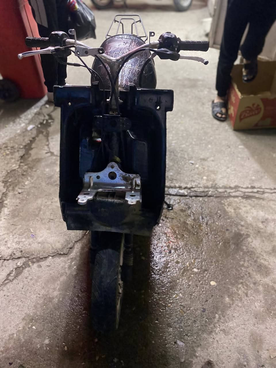 ماطور بزون شاصي ملحوم تحريكه ومعدل زين السعر 115 وبي مجال ***********
