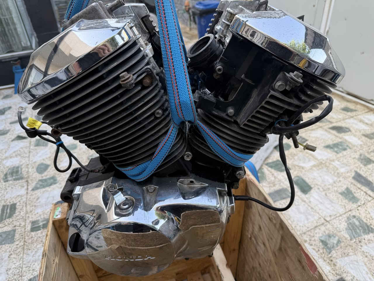 كباتنا الأعزاء تحية طيبة. للبيع قطع غيار وتزويد شادو ٤٠٠

１.  محرك شادو ٤٠٠ شرط ما مفتوح وصوته موضح بالفيديو السعر ٤٥٠ ألف.

２.  جنط خشب ومغلف جلط أصلي ويه بك لايتات شغالة السعر ١٥٠ ألف.

３.  تايرات (زوج كامل ولا يباع مفرد) الخلفي برجستون والامامي دنلوب ياباني أصلي والنظافة مبينة بالصور السعر ١٥٠ ألف.

４.  ظفيره ٢٠٠ ألف.

 

للتواصل: 

***********

 ***********

***********

التوصيل لكل المحافظات مجاني.
