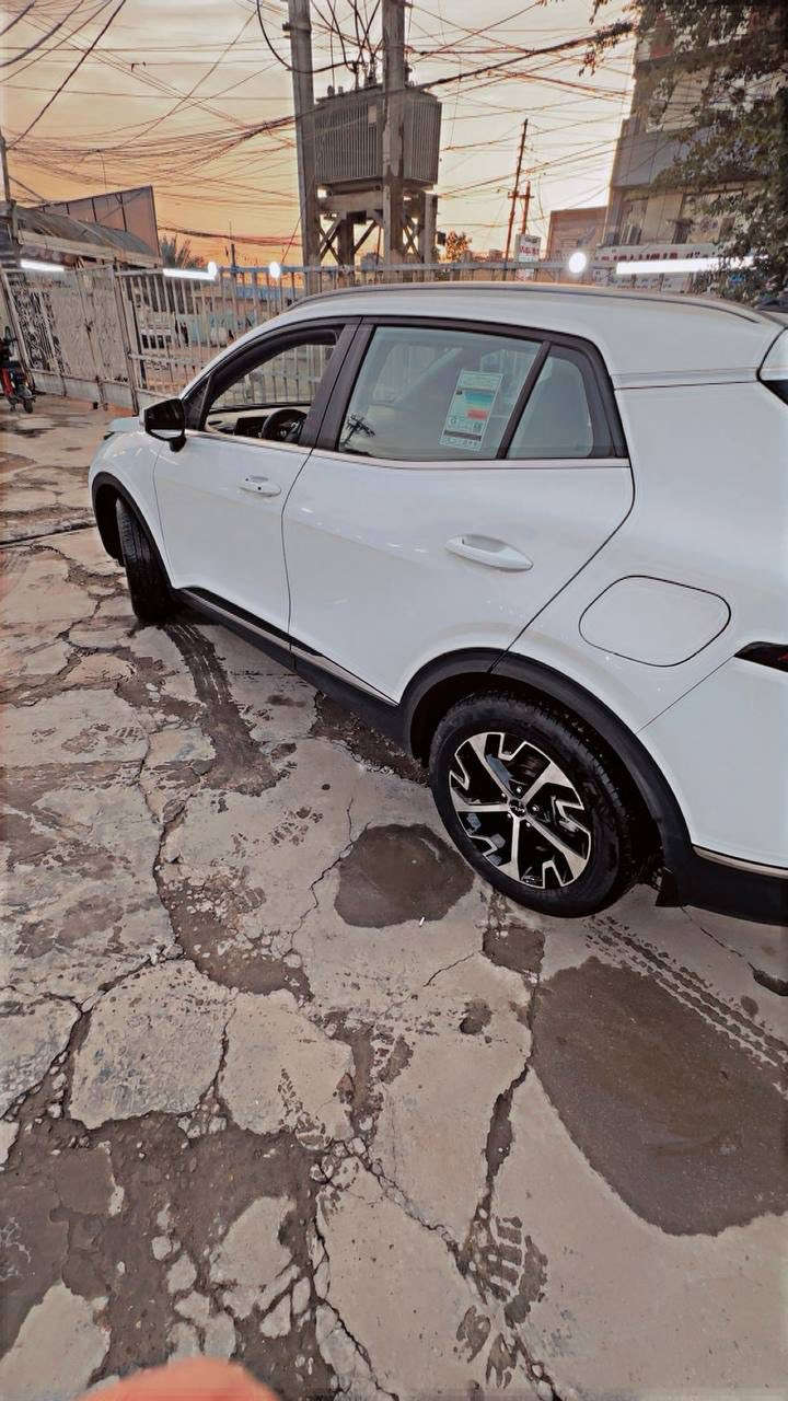 سلام وعليكم كيه سبورتج خليجيه مكفووله كفاله عامه بيه بس طخه بل ما تبين بل جاملغ وبيه رصعيتين مال حصويه بل قماره ما يبينن صغار 
السياره مكفوله من الصبغ والضربه 
ماشيه 27
رقم اربيل تحويل ثاني يوم
السياره فول موصفات ما عده الفتحه
موديل 2024
السعر 220
رقم ***********
