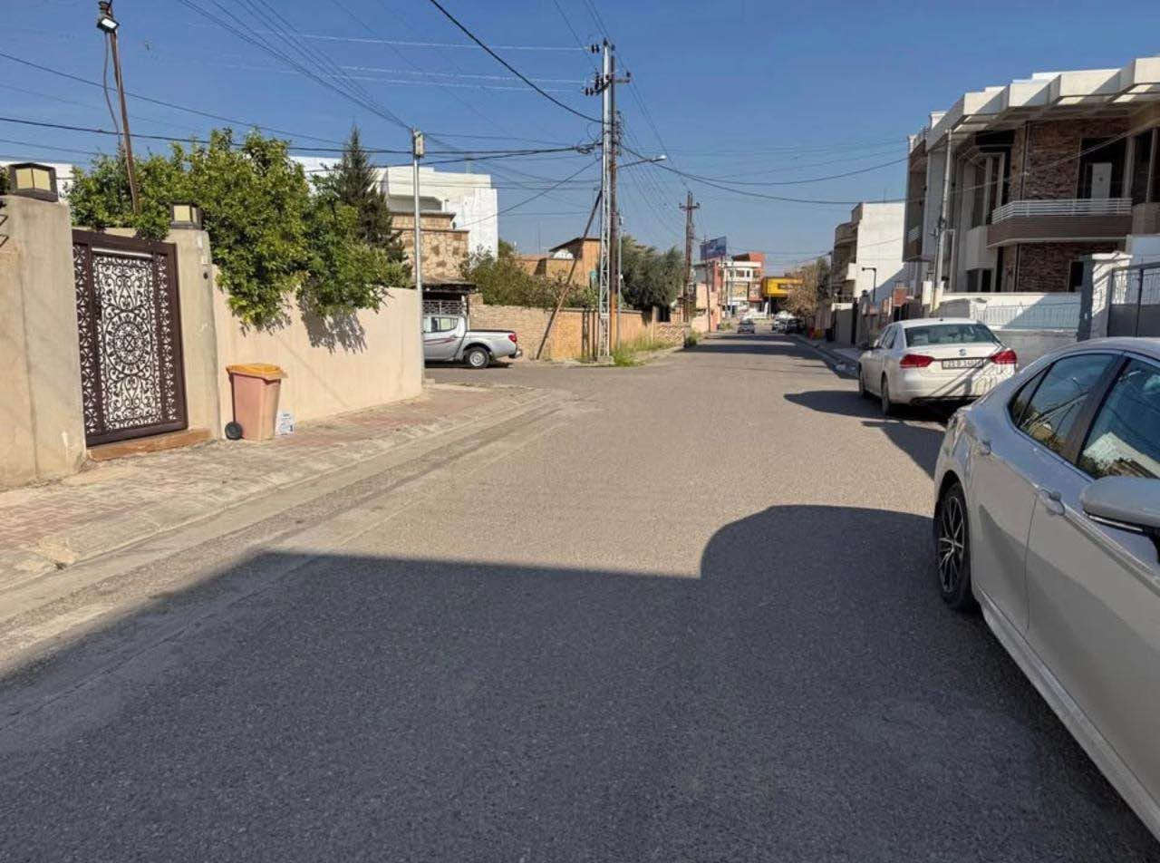 دار للبيع طابو صرف 
مكان كركوك رحيم اوه فرع مقابيل مول 
مساحه 150 متر 
سعر 175 مليون بي مجال 
غرفتين نوم و هول و مطبخ و استيقبال و صحيات و كراج 
شيرزاد عقارات
للاستفسار اكثر اتصل علي الارقام التاليه
***********
***********
* نستقبل جميع عروضاتكم السكنية 🏠 والتجارية 🏡 بكافة مناطق 
او زيارة مكتبنا 
ع سايدين مركز شرطة رحيم اوه مقابل صيدلية ئاشتي كركوك, العراق
