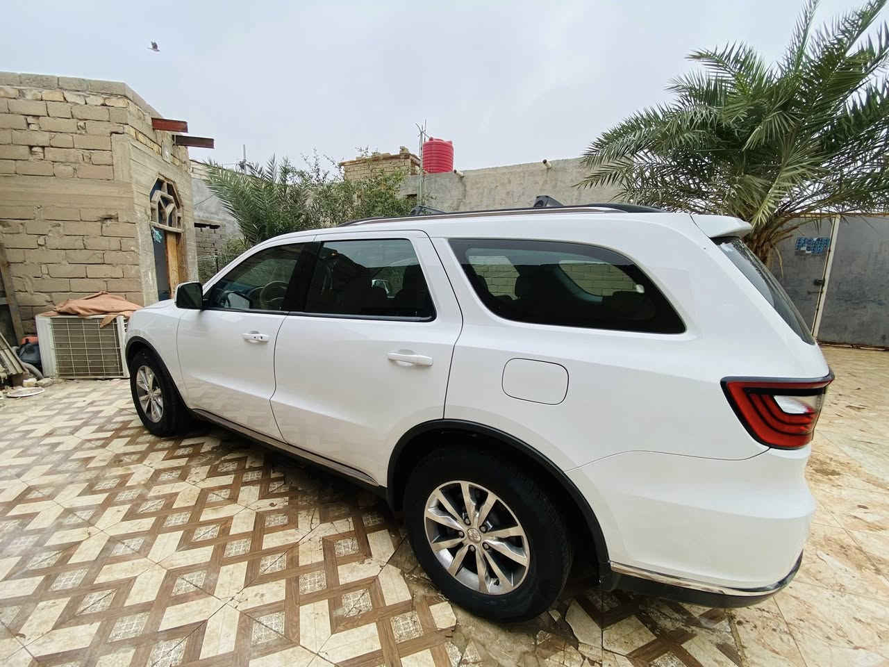 السلام عليكم دورنجو خليجي 2014 لمتدد
سياره نضيفه وحلوه 
بدون ضرر فقط صبغ اثر شخوط وبارد بداير الجاملغ الخلفي الايمن
مواصفات السياره 
فتحه سقف 
كشنات اماميه كهرباء +تدفئه
ستيرن تدفيه
اشير بلمري 
حساس خلفي
تبريد 3قطع
وبعد باقي المواصفات معروفه مال الخليجي
سياره حداده توب تايرات قبل شهرين شديت بس امامي
كير محرگ شرط مامفتوح  
عواني البصره القرنه. ***********
