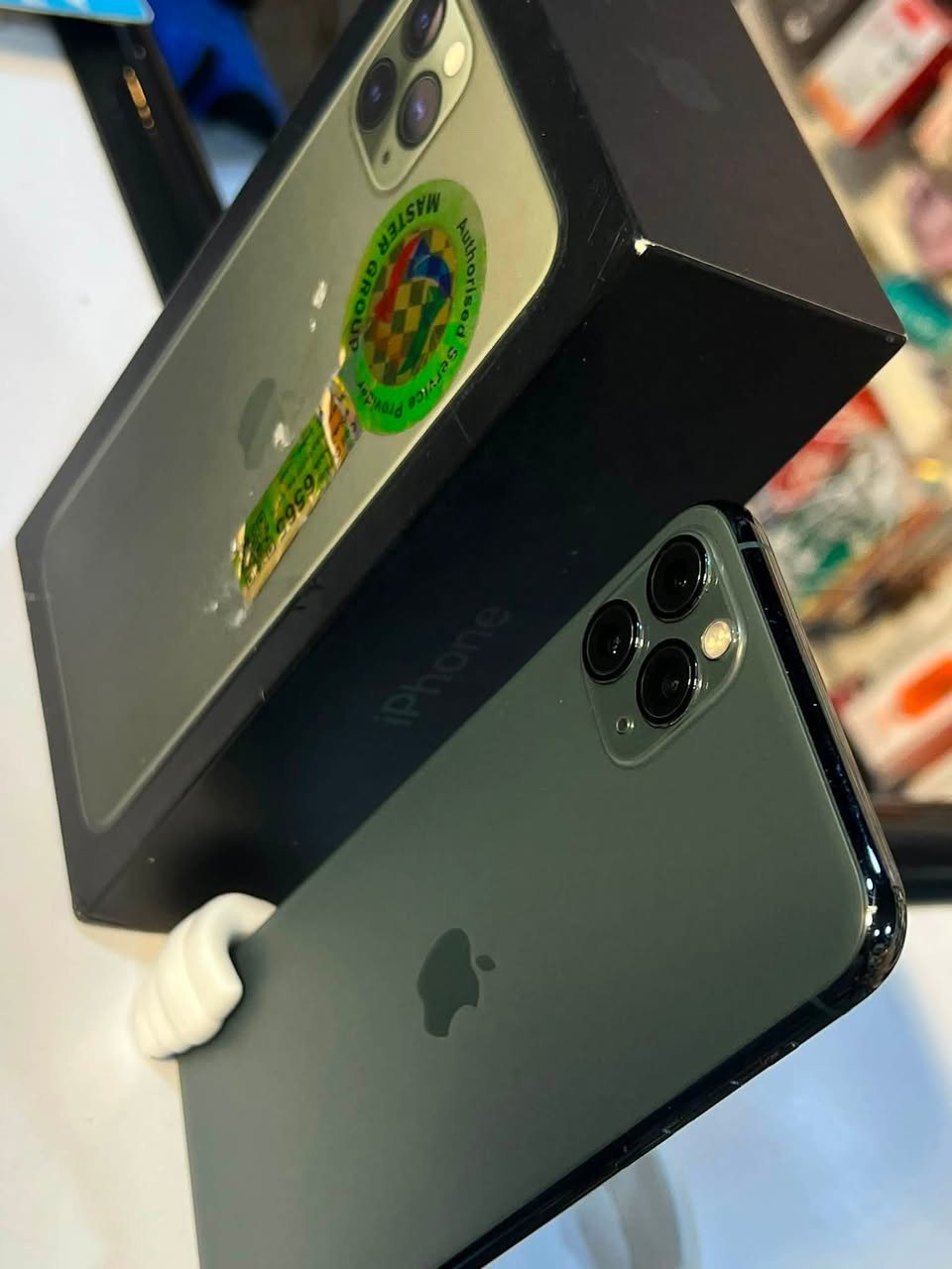 📱 آيفون 11 برو ماكس (iPhone 11 Pro Max) بـسعر لُـقـطـة! 📱
للبيع جهاز نضيف جداً وبحالة الوكالة، تفاصيل الجهاز:
 الذاكرة: 256 جيجابايت (تكفيك وزايد).
 النظافة: الجهاز نضيف جداً ومفتوح نهائياً (شلع قلع بحالة بلاده).
 مقاومة الماء: ووتر بروف (Waterproof) شغال وجاهز للفحص.
 البطارية: 72% إبلادية أصلية (أداء مستقر وممتاز).
💸 السعر: 350 ألف دينار (وبي مجال قليل لـلـطـيـبـيـن 🤝).
🚚 التوصيل: متوفر لجميع محافظات العراق (وين ما تكون نوصلك).
للحجز أو الاستفسار، تواصل مع صاحب الجهاز مباشرة:
👤 أمير علي
📞 ***********
