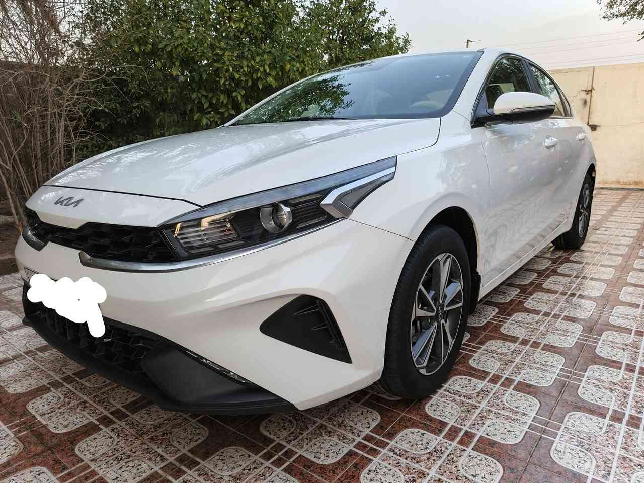 السلام عليكم سيارة سيراتو موديل 2024 فول مواصفات  1/1 محرك 2000 شركة NIM السيارة وضع شركة كفالة عامة عدا رصعة صغيرة ماشية 25  حقيقي السعر 195 وبيها مجال قليل عنوان واسط العزيزية للاستفسار ***********
