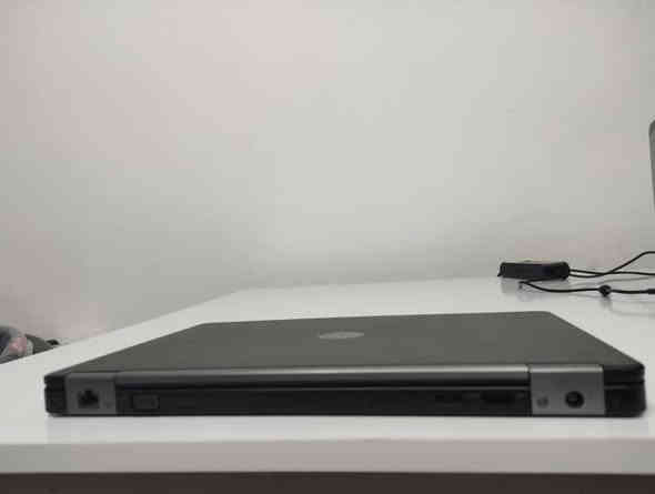 لابتوب Dell Latitude E5470 (Core i5 جيل سادس) - السعر 190 ألف
السلام عليكم ورحمة الله،
للبيع لابتوب ديل (Dell) موديل Latitude E5470، لابتوب فئة أعمال نظيف جداً وجاهز للاستخدام المباشر. الجهاز سريع جداً بفضل هارد الـ SSD ومنصب عليه ويندوز 11 وأوفيس 2016.
💻 المواصفات بالتفصيل:
 * الموديل: Dell Latitude E5470
 * المعالج (CPU): Intel® Core™ i5-6200U (الجيل السادس)
 * الرام (RAM): 8 جيجابايت (8GB)
 * كرت الشاشة (GPU): Intel® HD Graphics 520 (مدمج)
 * نظام التشغيل: Windows 11 (أصلي)
 * الشاشة: دقة 1366x768 (HD)
 * البرامج: مُنصب عليه مجموعة أوفيس 2016 (وورد، إكسل...إلخ)
✅ حالة الجهاز والملحقات:
 * التخزين (الهارد): هارد سريع جداً SSD بحجم 256 جيجابايت (يفتح النظام بثواني).
 * البطارية: ممتازة، تدوم حوالي 3 ساعات (حسب الاستخدام).
 * النظافة: الجهاز نظيف جداً ومكفول من أي مشكلة.
 * الملحقات: يأتي معه الشاحن الأصلي + ماوس هدية.
💰 السعر والمكان:
 * السعر: 190 ألف دينار
 * المكان: الناصرية - الشموخ.
للتواصل والاستفسار، يرجى إرسال رساله على الوات ساب 

0777 364 4026
