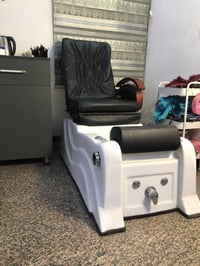 ألسلام عليكم... مرخصة لأدمن  هذا جهاز(بدكير+منكير) أضافر ورجل  جهاز ما...