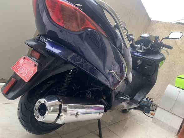 فورزه صفر ٨ رمبه رمبه رمبه
مكفوله كفاله عامه بعدهة بحاله الوكاله 
ماشيه ٨ الاف فقط 
٧ كير ٤ تحويلات هيتر باليدات سبايدر نيكل عده كامله مالتهة موجوده بصمه +سويج طوارئ  برغي مابيهة نقص 
ورقه المزاد مالتهة موجوده 
اوراقهة ايضا موجوده 
السعر ١٢ ورقه ونص 
للاتصال *********** عنواني الشعب قرب سيطره الشعب
