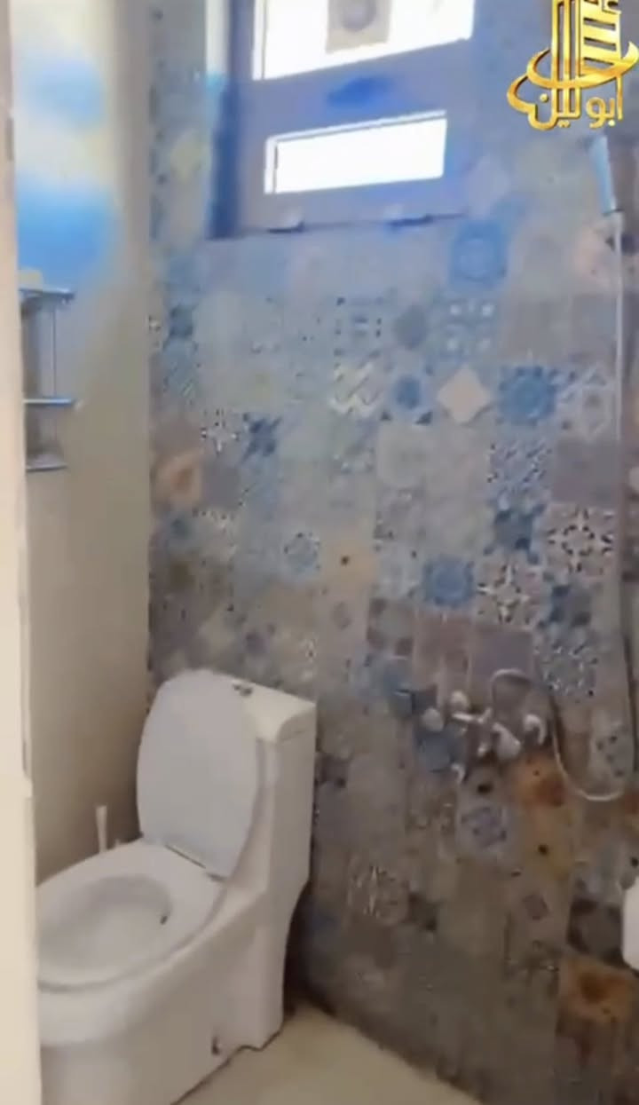 � 
شقة طابق أول للإيجار

📍 حي الجامعة
🔹 بناء نظيف
🔹 غرفة نوم
🔹 صالة
🔹 مطبخ
🔹 صحيات
🔹 بالكون

👨‍👩‍👧‍👦 السكن للعوائل فقط

📞 للاستفسار: ***********
🏢 أبو لين للعقار
