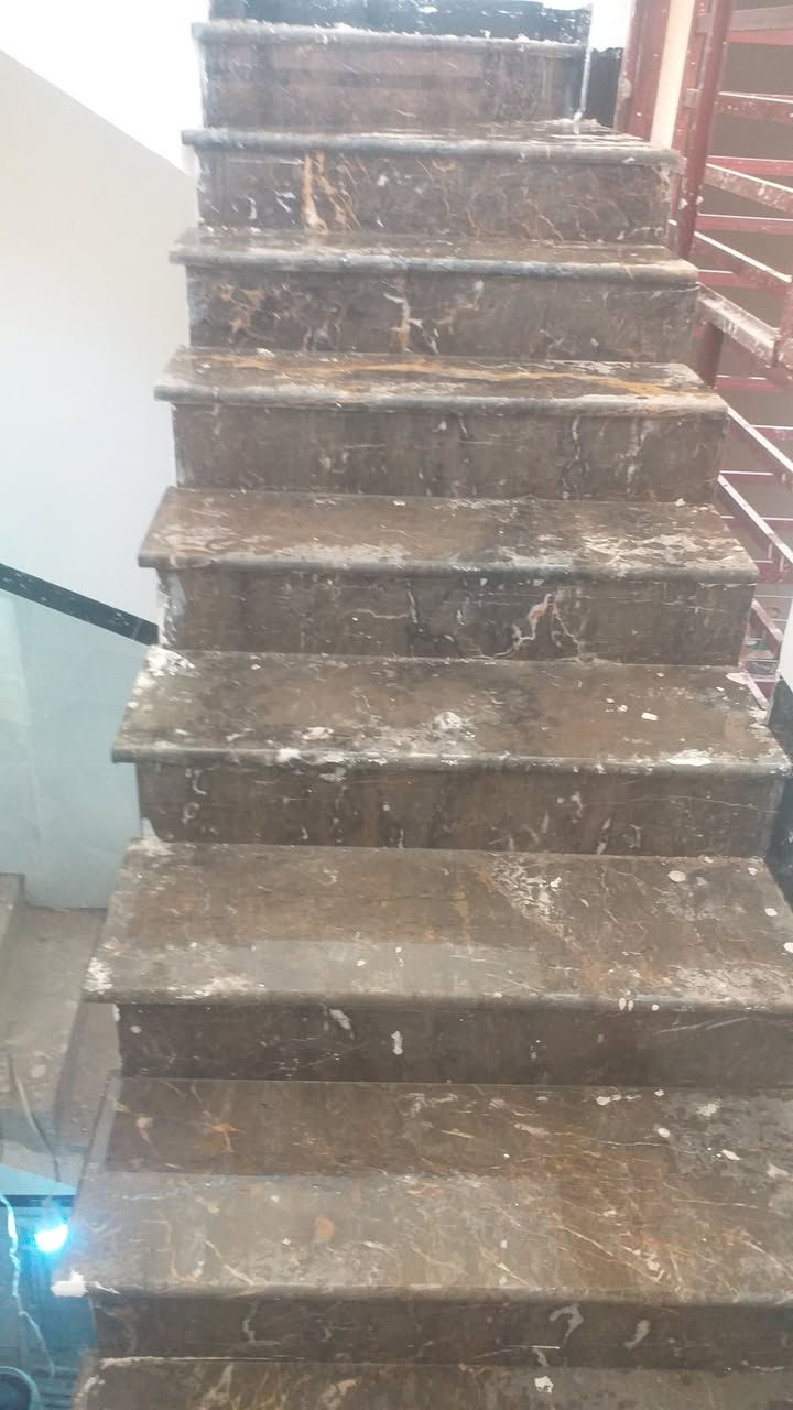 مستعدين لعمل السيراميك والكاشي بكافة أنواعه والبورسلين والمرمر والكرانيت وحجر القرض وتطبيك بايات الدرج شغل درجة اولئ شرط إشراف هندسي كله عاليزر وهزاز واحدث اليات العمل متوفرة وإنجاز سريع بالعمل والتزام بالموعد وبأنسب الأسعار متفرغ للعمل حالين للتواصل  *********** موجود خلفه واجهيات شرط ضمان الشغل
