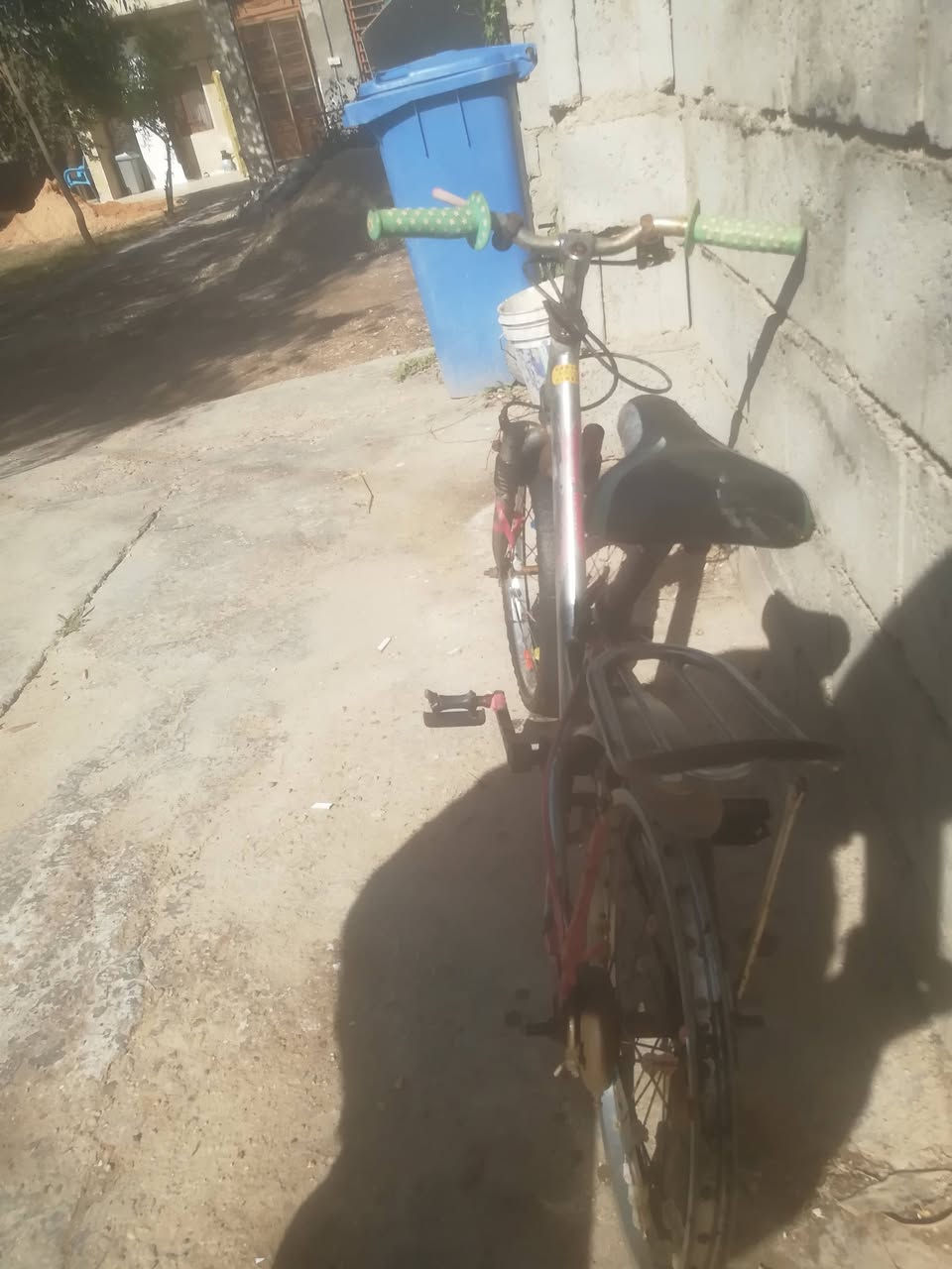 سلام عليكم ورحمة الله وبركاتة
بايسكل ياباني اصلي 
البايسكل محتاج بس  جوب وتاير الويل نضيف جدا ولاكن 
البايسكل متروك 
سعره 25 الف دينار وبيه مجال للشراي 
وسلام عليكم ورحمة الله وبركاتة......


**إذا كنت صاحب هذا الإعلان وتريد حذفه لأي سبب، رجاءا أرسل رسالة إلى الدعم الفني**