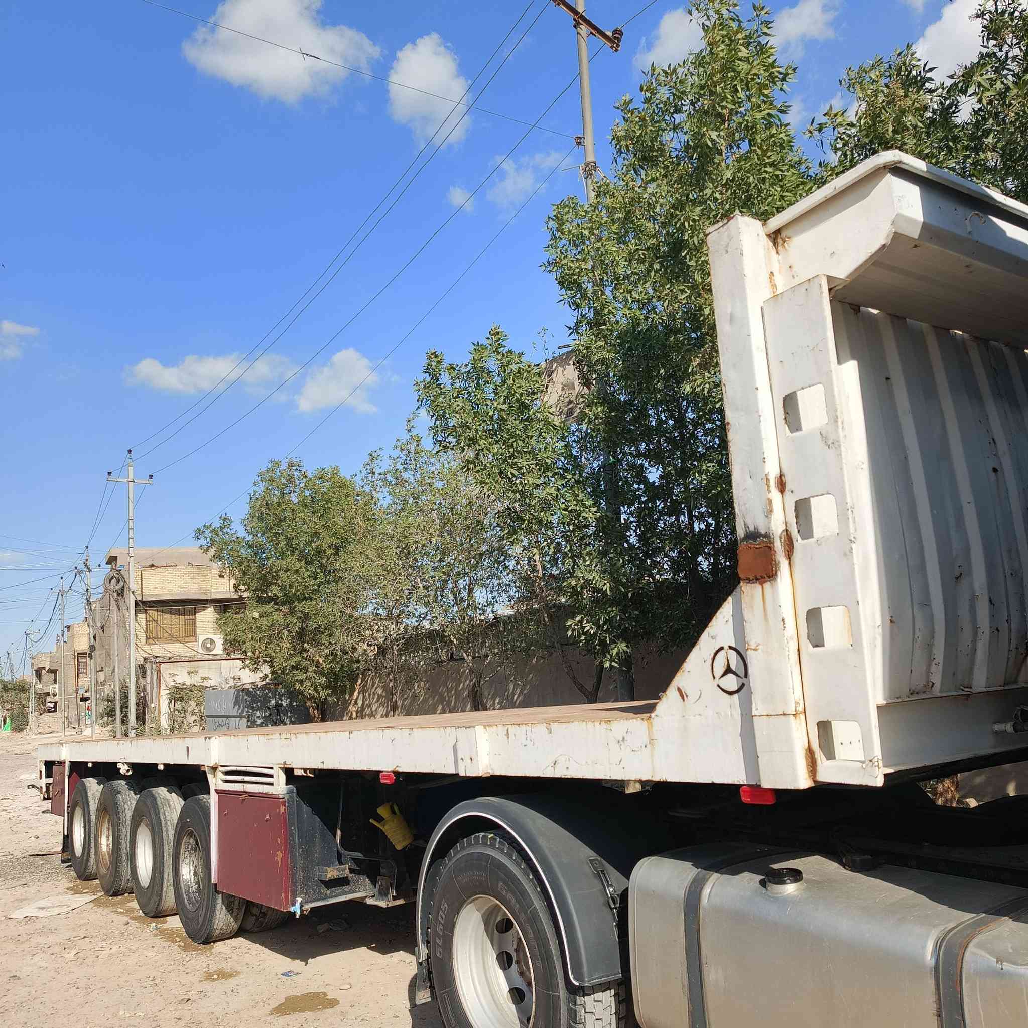 السلام عليكم عربانه للبيع تخم تاير اربع محاور عربانه جاهزه  كهربائيات عربانه حلوه 
السعر: 80$ 

*********** مكاني بغداد
