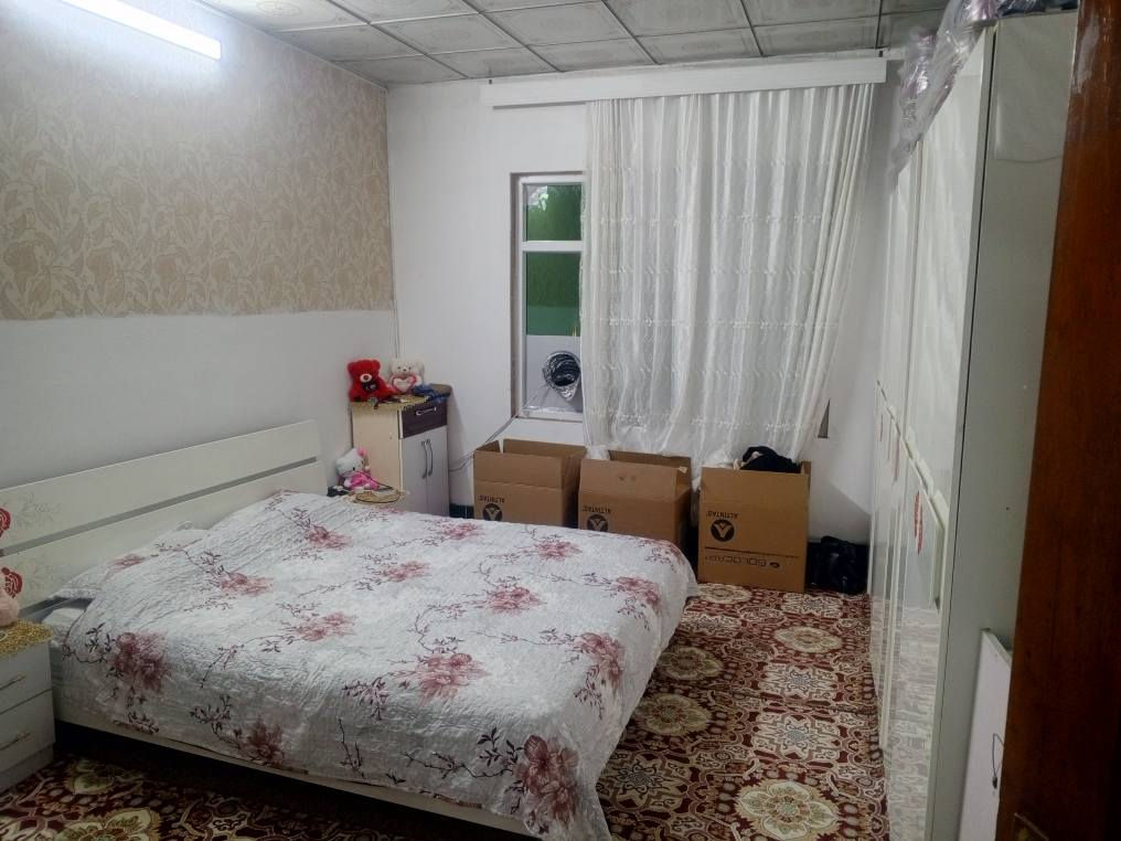 خانوو قاتی سەرەوە بۆ کرێ ژورێکی نوستن لەگەل ژورێکی مێوانان مەمەرەکی بچووک حمام توالێت*********** أربيل, العراق
