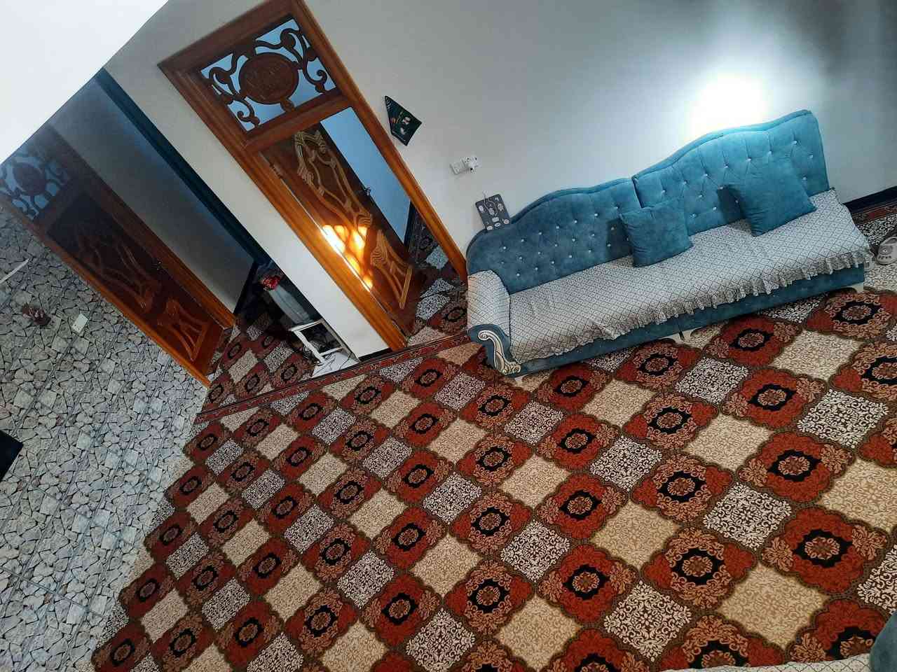 السلام عليكم بيت للبيع ١٣٠م القاطع قرب جامع الرسول بصف اسواق الصفوه بناء درجة أولى الواجهه ١٠م البيت مامطلوب اي سلفه ابيع نقدي فقط *********** غرفتين وصاله ومطبخ وصحيات واستقبال كامل من كلشي بيت جديد بناء كونكريت مسلح عالي عن الشارع (على المبادرة ما ابيع)
