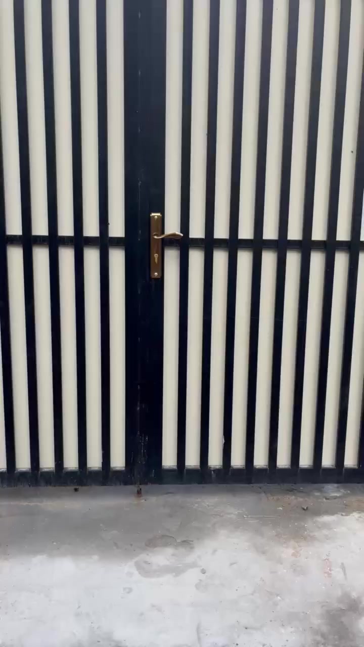 للبيع: دار زراعي اصولي بناء طابوق مسلح مساحة البناء ١٤٥ متر مساحة المنزل كامل ٣٠٠ متر… غرفتين وحمامين مع مطبخ واستقبال وصالة في دورة أم زبالة قرب حسينية حجر بن عدي للاستفسار الاتصال *********** او على واتساب   ‪+964 773 158 0430
السعر ٩٠ مليون قابل للتفاوض
