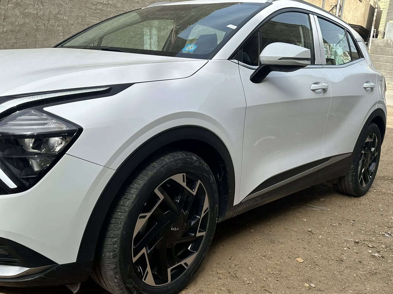 السلام عليكم
سبورتج وارد خليجي 
موديل ٢٤
ويل كب ٢٠
تبريد امامي وخلفي 
كراسي كهرباء 
وضعيات قياده
كشنات تدفئة+ تدفئة مقود
شاشه متصله
تحكمات جهتين
منافذ شحن تايبسي + يو أس بي 
ماشية ١٩ الف حقيقي
السيارة وضع شركة 
اريل نڤكيشن+ حمالات
موقع السيارة حي الجهاد 
سبير المقدس مانازل
***********
السعر ٢٢٨
