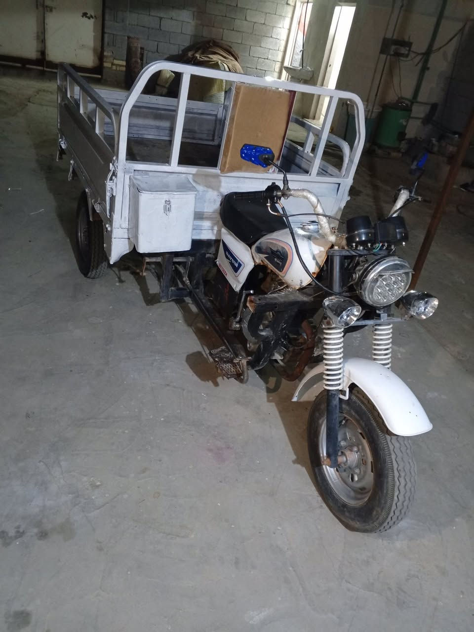 ستوته للبيع. بيها سنويه اصوليه. بس ابيع كلك اطيك سنويه وياها. واتكفلك عشائر. السعر 750. وبيها مجال بسيط مكاني دوايه شراي يتصل ***********
