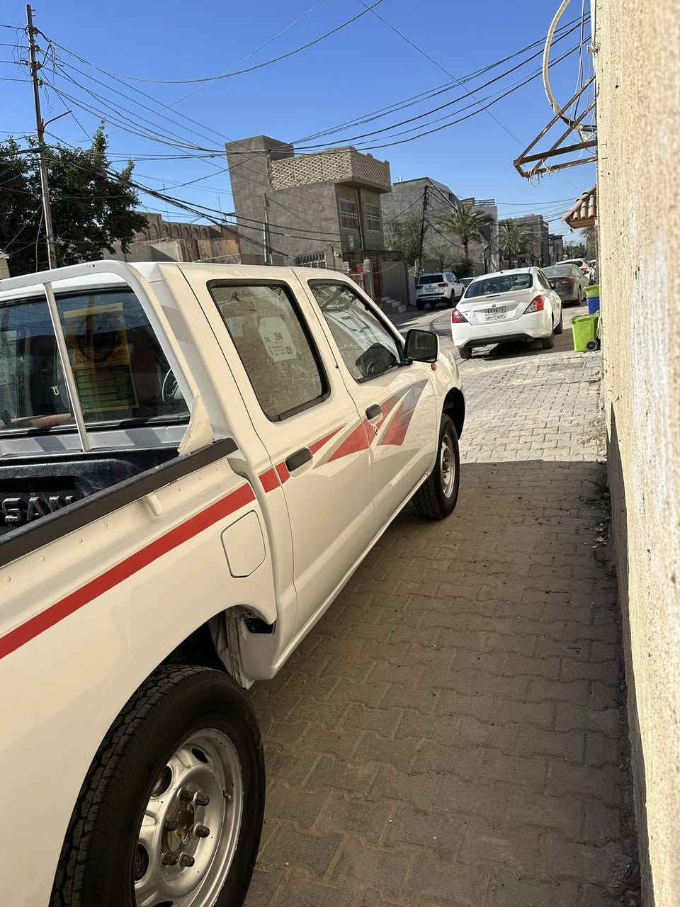 السلام عليكم 
نيسان شبوط موديل 2013للبيع
بيها صبغ بالباب الخلفي
رقم الهاتف***********
السعر خاص
