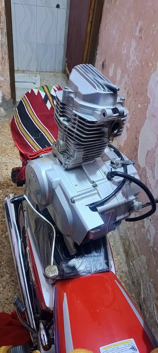 السلام عليكم ماكينه ايراني نامه اصل 22 للبيع ماكينه واقف لك بيها للتشغيل اشدها قدامن شغل لك تسمع صوتها تختلع بيها بسعر 150 المشراي لا يراسل شلع انا مجادرها ذابها جو الدرج***********
