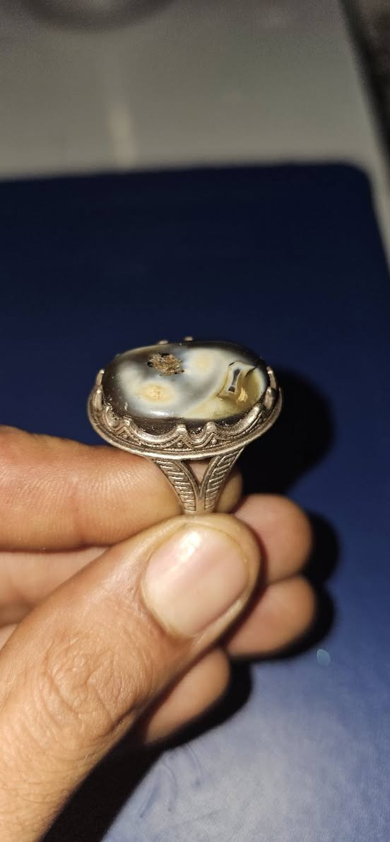 السلام عليكم
محابس للبيع عقيق يماني مصور
عطفه /سلوى/سليماني/داودي 
شباب محابس حلوه سعر موجود بالصور
عنوان /البصره التنومه ***********
موجود واتساب
