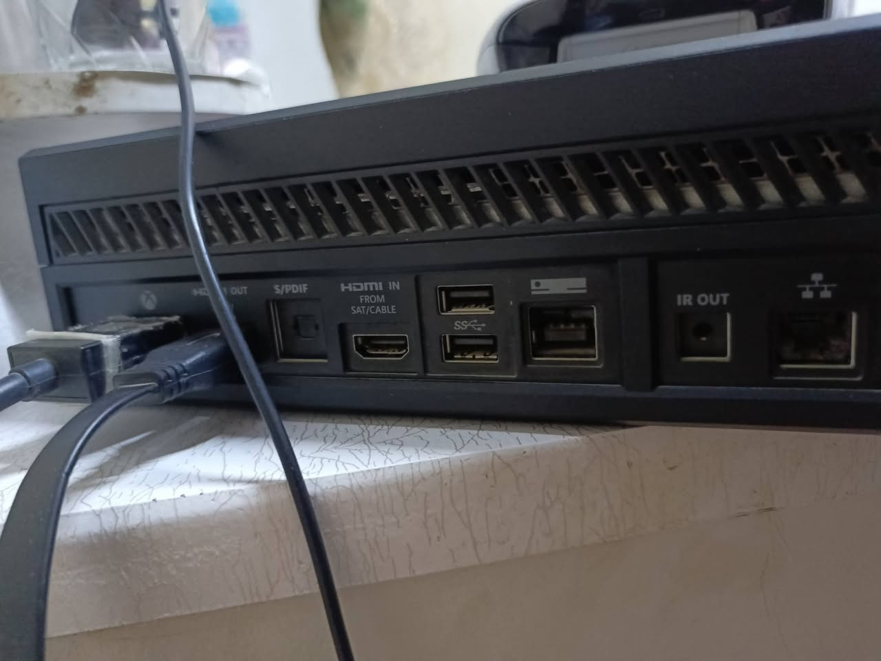 السلام عليكم عندي اكس بوكس وان فات البيع ملحقات كامله يده اصليه ومحوله نضيف كلش بي العاب فيفا 26وبيس25 وسيارات السعر 140الف وبي مجال قليل الشراي مكاني البصرة حي الخضراء مقابيل محد النفط الرقم ***********
