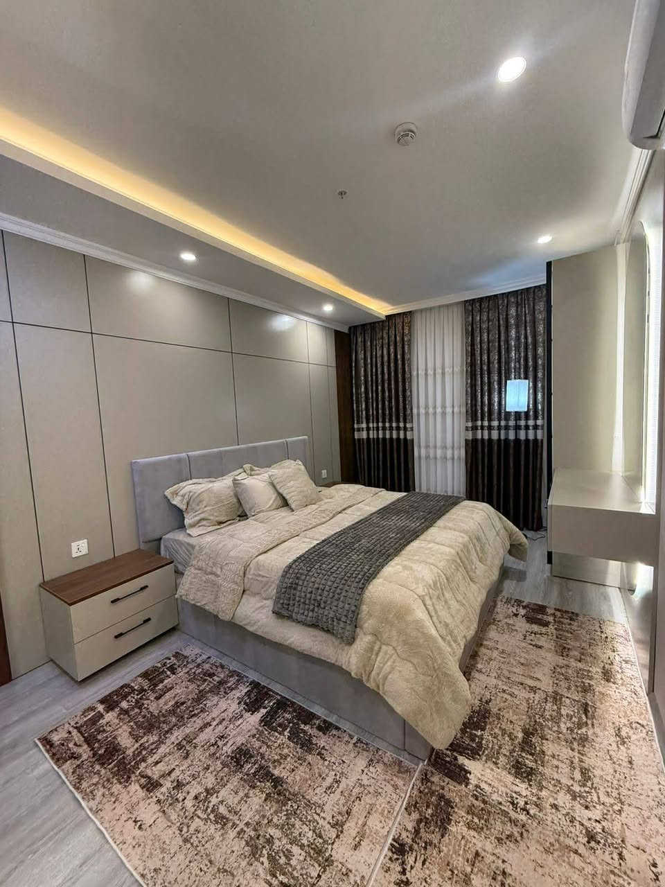 للبيع او للإيجار
.شقة مؤثثة 

.مؤثث 

.مكانها اربيل 
مجمع لايف تاورز 
تبعد 2 دقيقة عن امباير 
و4 دقايق عن المطار 

.غرفة 3
.صالة
.مطبخ 
.حمام 2
.طابق  4
.مساحه "170م
.واجه خارجي 

للأستفسار اكثر التواصل واتس اب 
:***********
:***********
