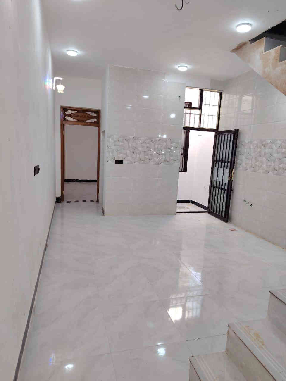 بيت مساحه 75م #طابو_زراعي سند 25
السعر 32مع المجال 
عنوان البيت نجف شارع الحولي مال المطار قرب الجسر قريب ع الشارع خط اول

                                

بيت جاهز مفتاح 🔑 
أساس وسقف صب مركزي 

يتكون البيت من

غرفه + صاله + مطبخ معزول + صحيات واستقبال

#مدارس // ماء//. كهرباء//. تبليط  /. خط مولد ذهبي 

وتساب
***********

ملاحظه// توجد لدينا كل المساحات من دور او قطع
