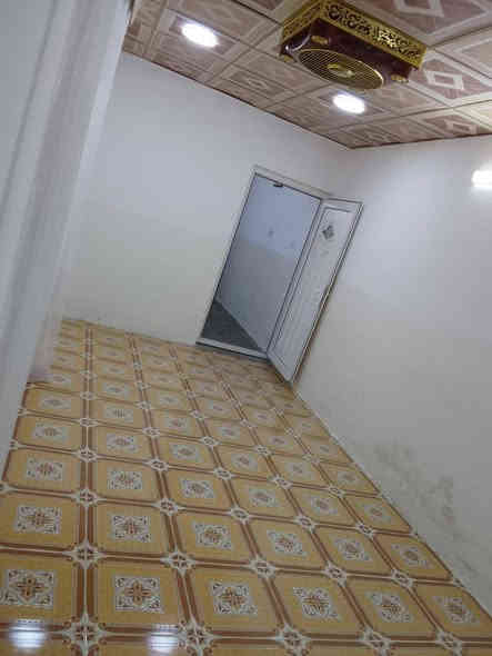 دار ١٠٠م ركن للبيع  زراعي بحي العسكري خلف جامع  سداد ركن نظيفة جدا غرفة نوم وحدة واستقبال وهول ومطبخ مقابله ساحه فارغه للبيع السعر قفل ٣٥ مليون للاستفسار الاتصال على *********** مكتب البلاد للعقار بحي النصر
