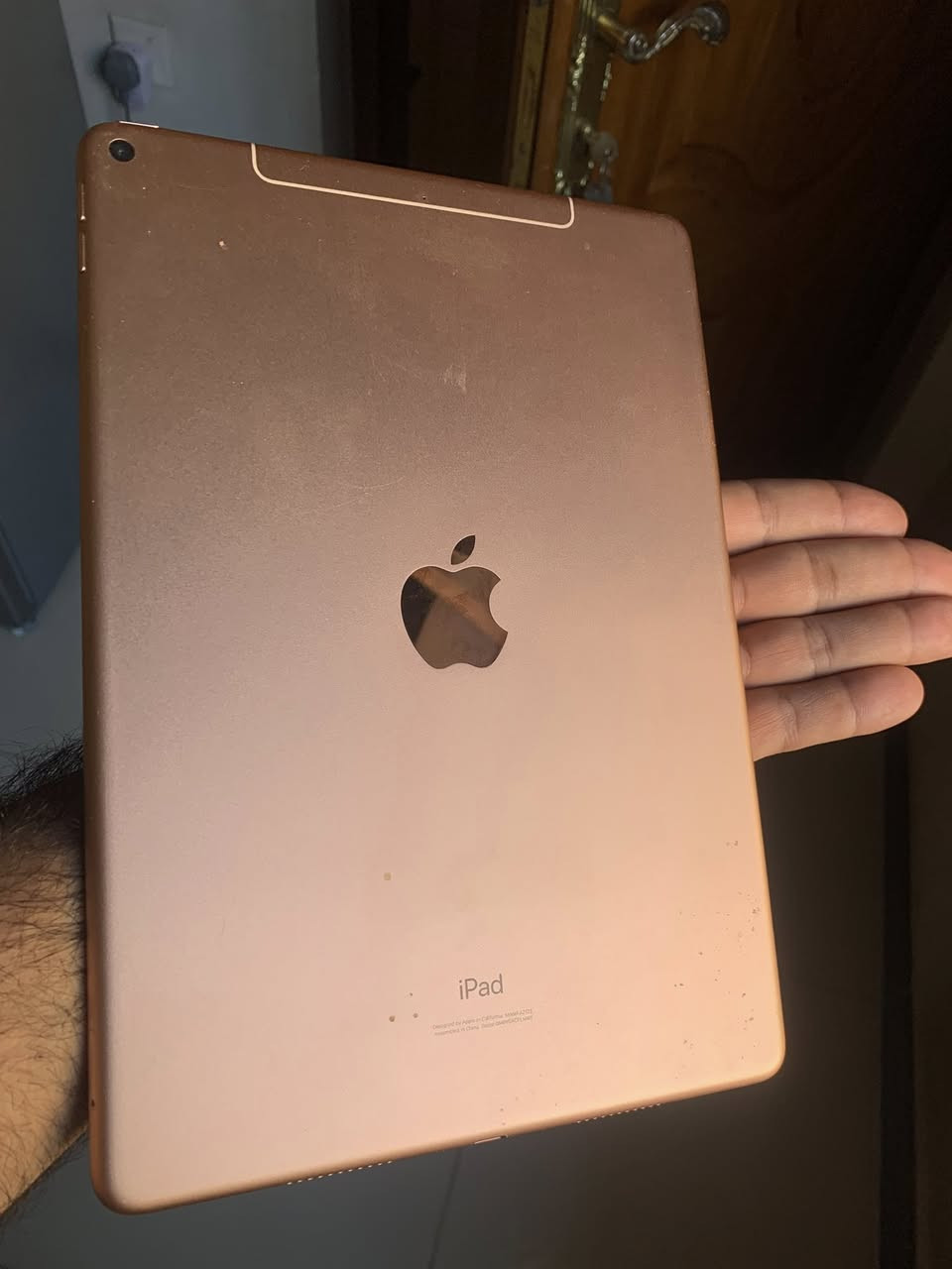 السلام عليكم 

ايباد air3 تحديث ios26 ذاكره 64 نضيف جداً مع كڤر 
الجهاز مكفول وما مفتوح يدعم سيمكارت 

السعر 190 نهايته بغداد الدوره *********** بي واتساب
