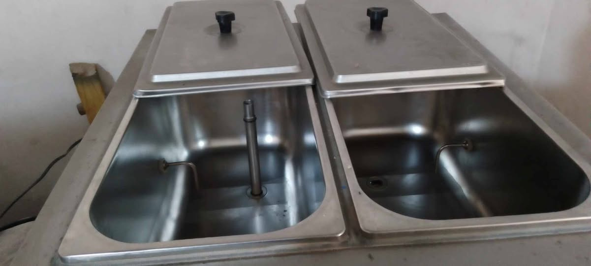 السلام عليكم ورحمة الله وبركاته
توجد آلة آيسكريم للبيع بحالة ممتازة وجاهزة للعمل فورًا، وتُعد فرصة مميزة لأصحاب المشاريع والمحال التجارية والراغبين ببدء مشروع ناجح ومربح في مجال بيع الآيس كريم. الآلة بحالة جيدة وتعمل بكفاءة عالية، ومناسبة للاستخدام في المحال والكافتيريات والمطاعم.
للمهتمين ومعرفة المزيد من التفاصيل أو الاستفسار عن المواصفات والسعر، 
يُرجى التواصل على الرقم التالي : ***********
