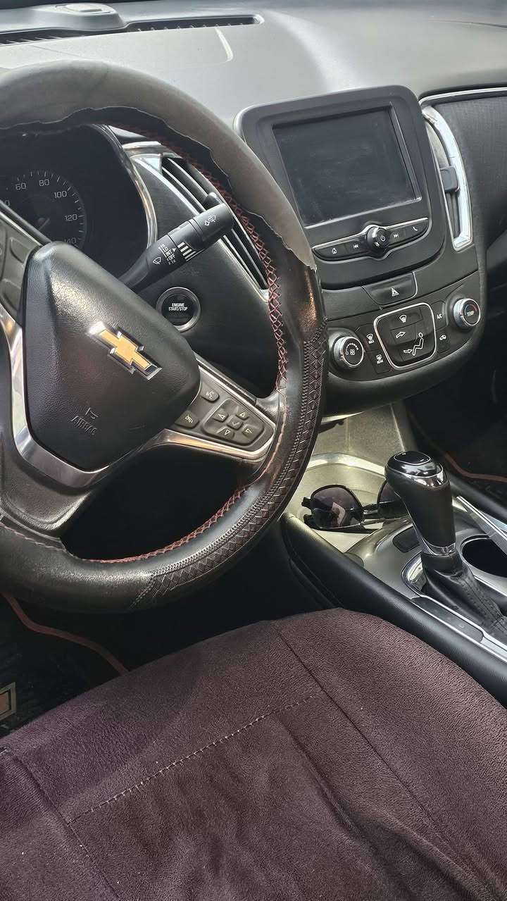 السلام عليكم ماليبو اللبيعLT بيها جاملغ اليسار بخ قطعتين بارد مواصفاتها معروفه كير ومحرك شرط سعرها 90ورقه استفسار ع رقم ***********
